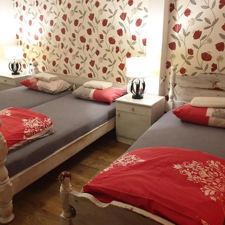 Hedonist Hostel Belgrado Buitenkant foto