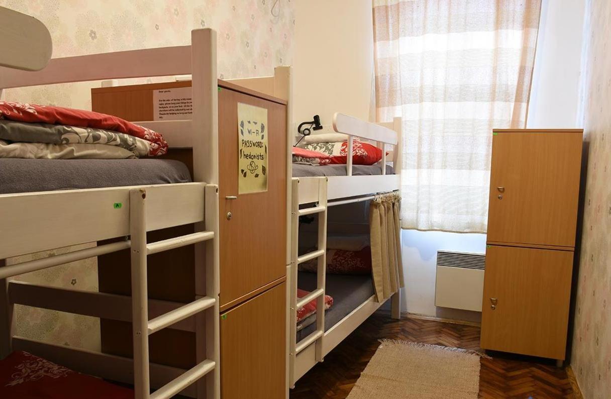 Hedonist Hostel Belgrado Buitenkant foto