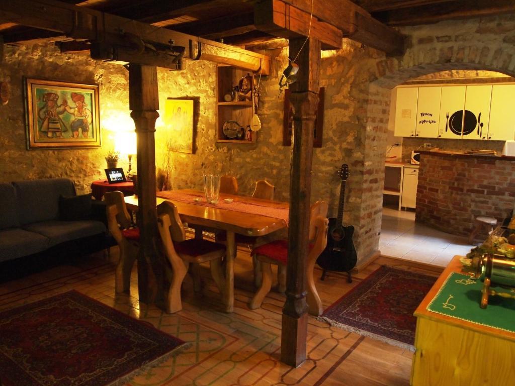 Hedonist Hostel Belgrado Buitenkant foto