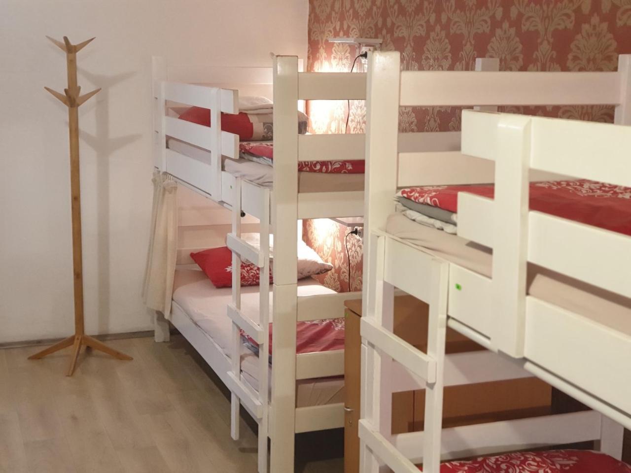 Hedonist Hostel Belgrado Buitenkant foto